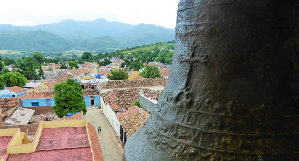 Een grote klok in Trinidad - Cuba