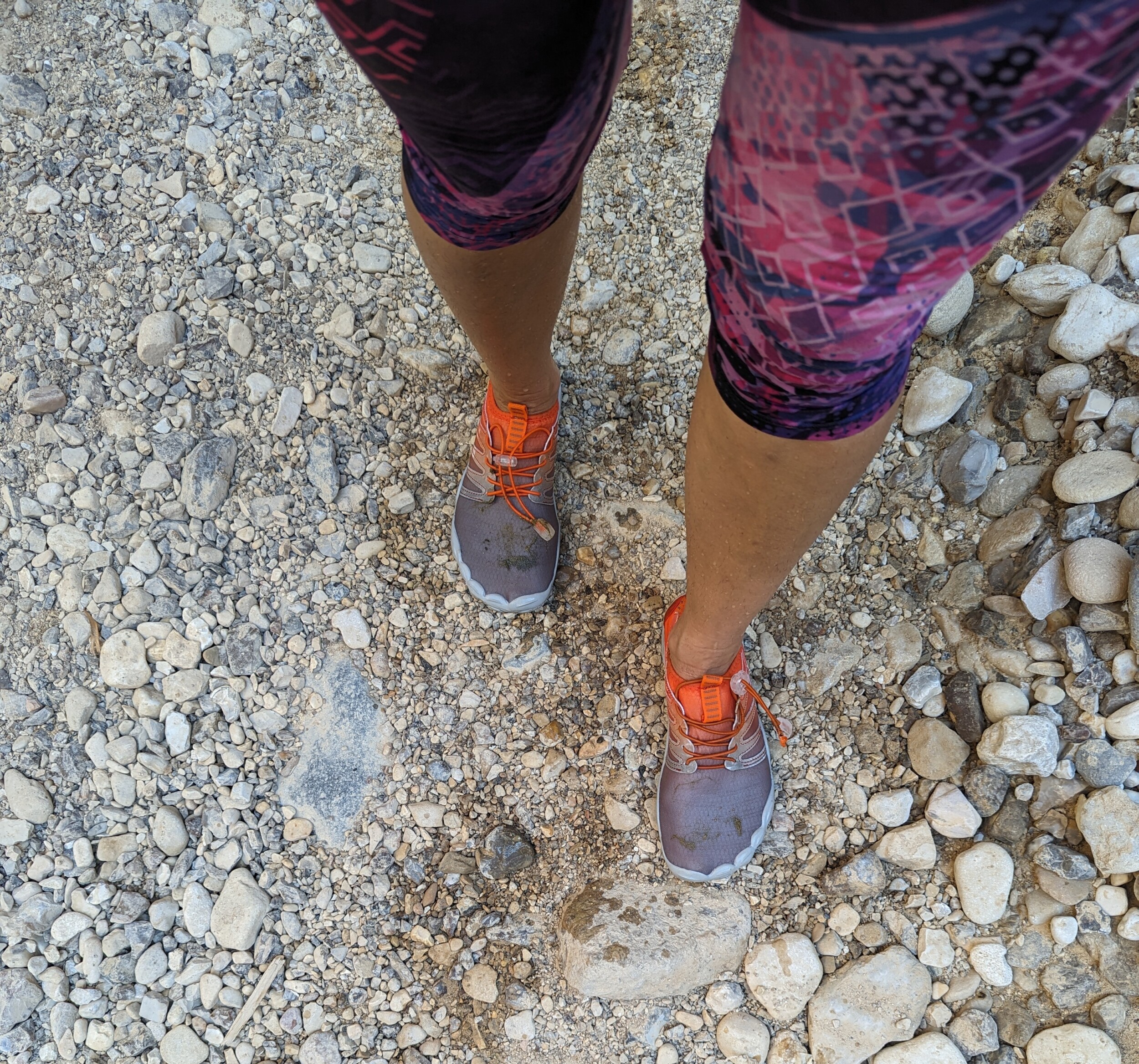 Wandelen op de Pro Runner in de Wadi Ghuweir, Jordanië 