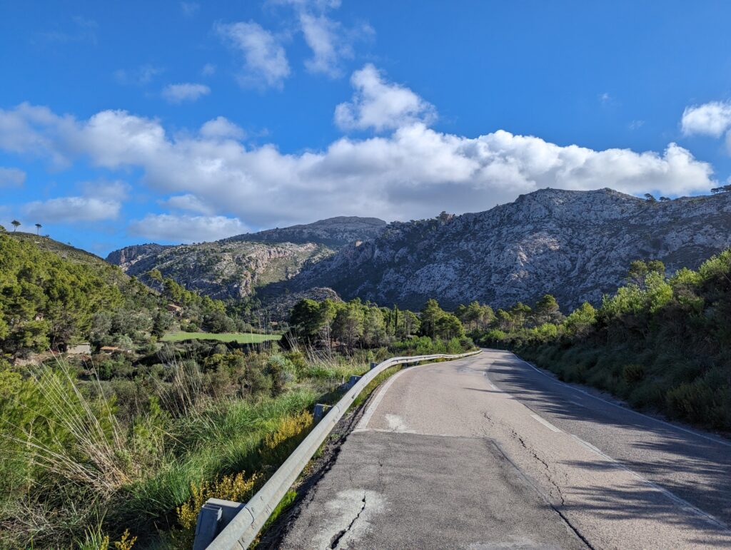Wandelen op Mallorca - Prachtige uitzichten over dalen en bergen