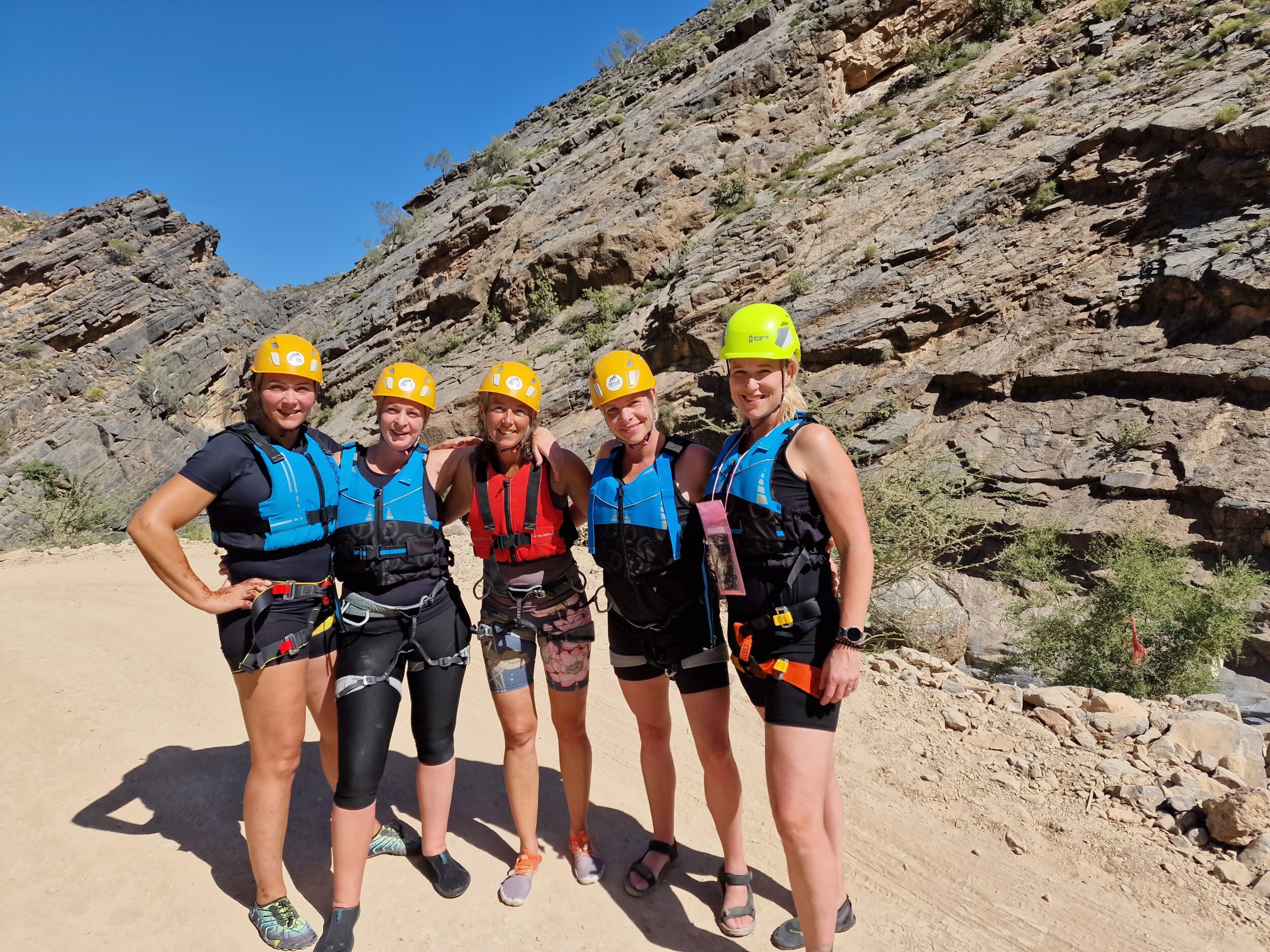 Een laatste foto voordat we het ultieme avontuur aangaan in de Snake Canyon - Oman