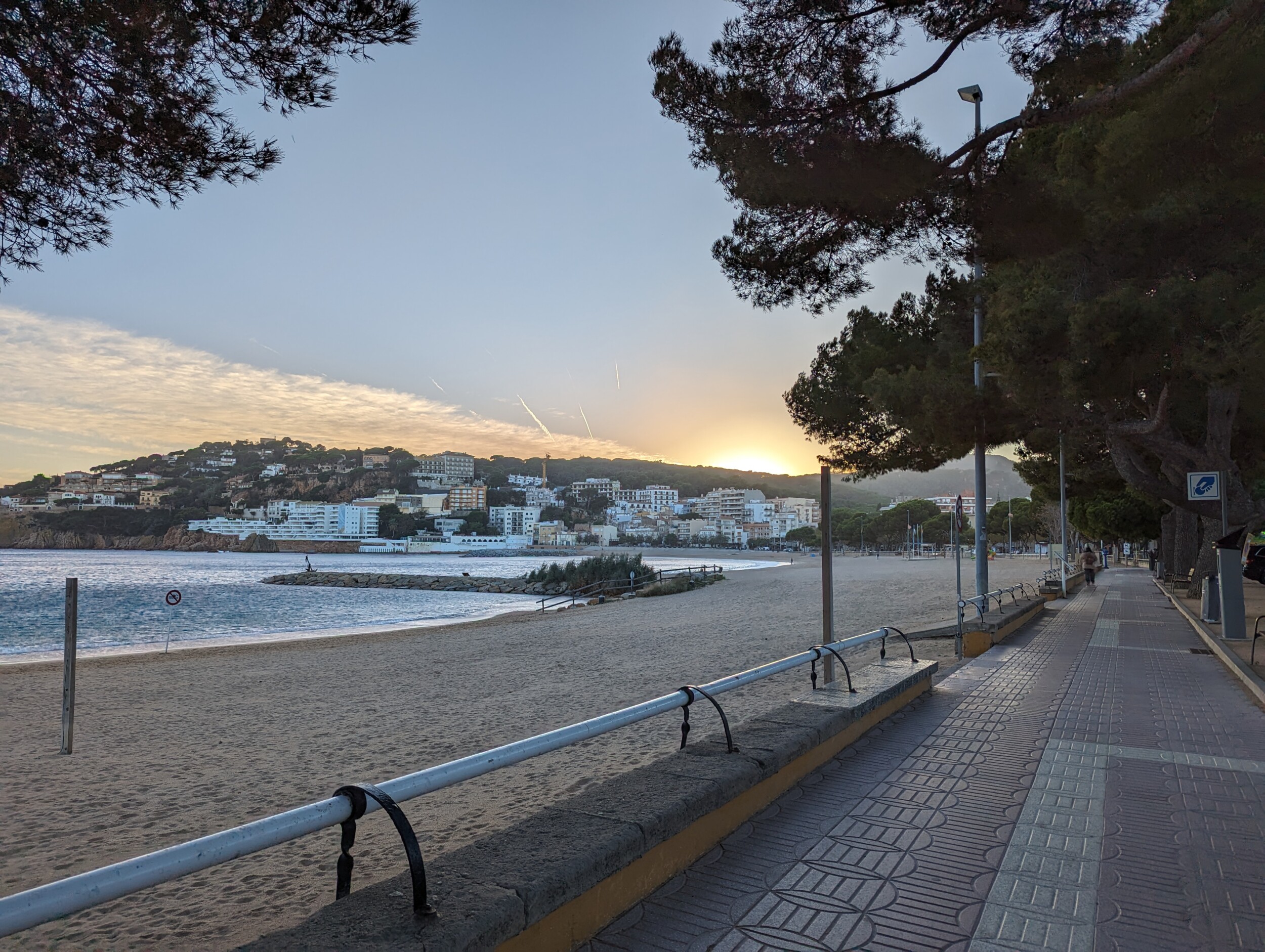 Een korte avondwandeling door San Feliu de Guixols - Costa Brava
