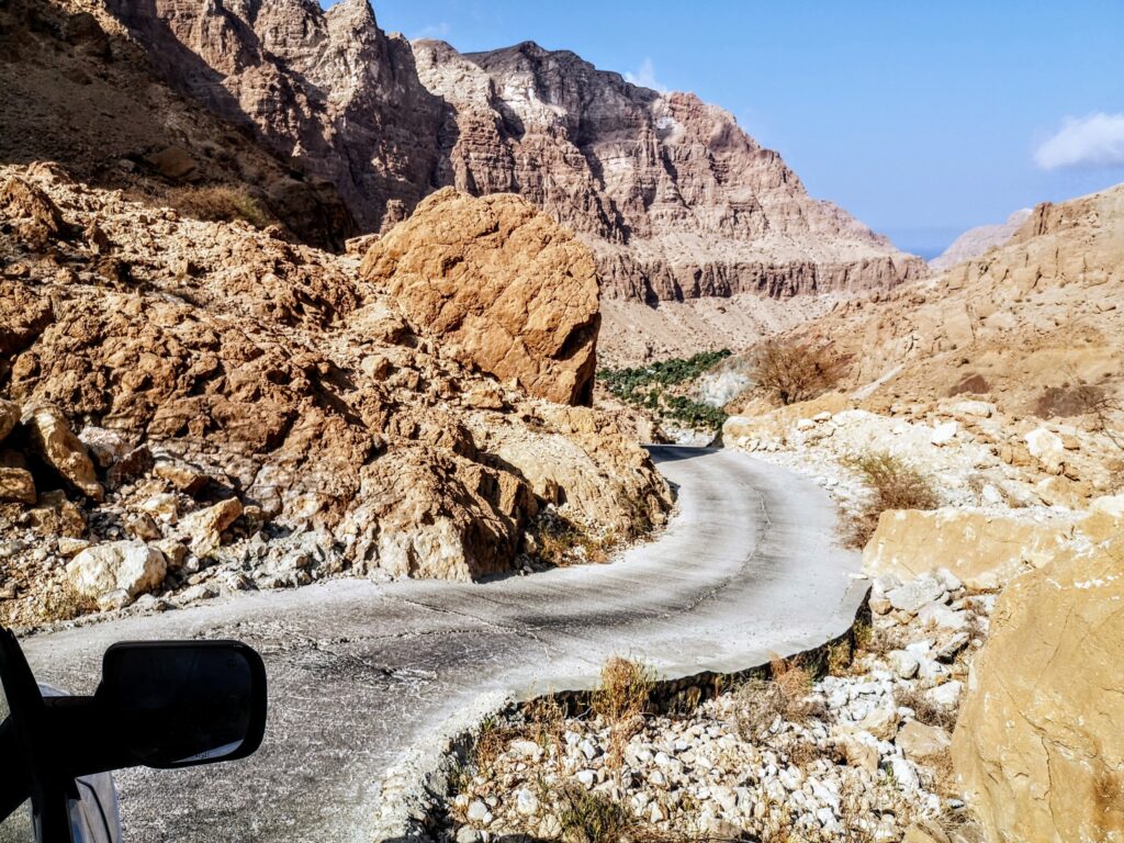 De weg naar de Wadi Tiwi / Wadi Mibad - Oman