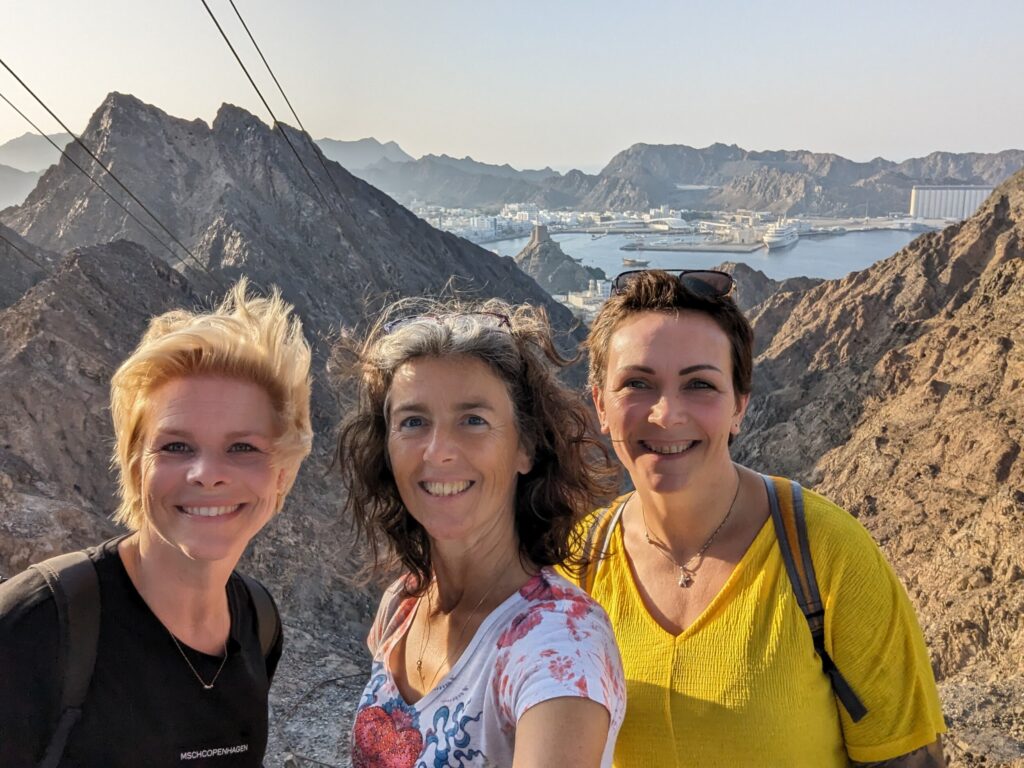 Rondreis Oman - Uitkijkpunt bij Muscat - Avontuurlijke wandeling