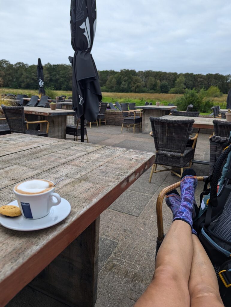 Koffie drinken bij de Drentsche Aa - Etappe 4 Zuidlaren naar Rolde op het Pieterpad