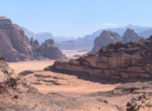 Langzaam krijg ik een geweldig zicht over de Wadi Rum - Zinvol Reizen