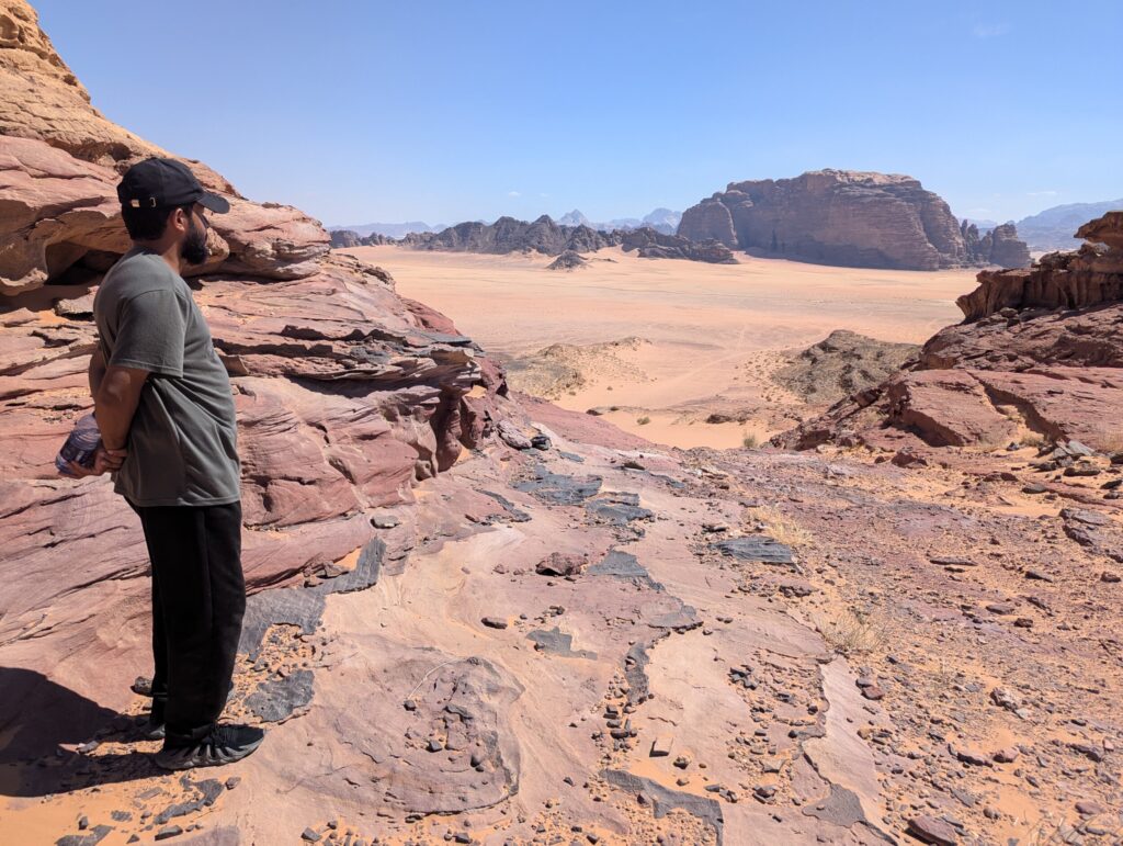 Langzaam krijg ik een geweldig zicht over de Wadi Rum - Zinvol Reizen