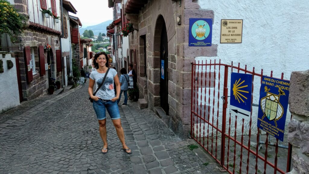 Camino de Santiago Alleen Lopen - Jacomijn nog als kerverse pelgrim in Saint Jean Pied de Port