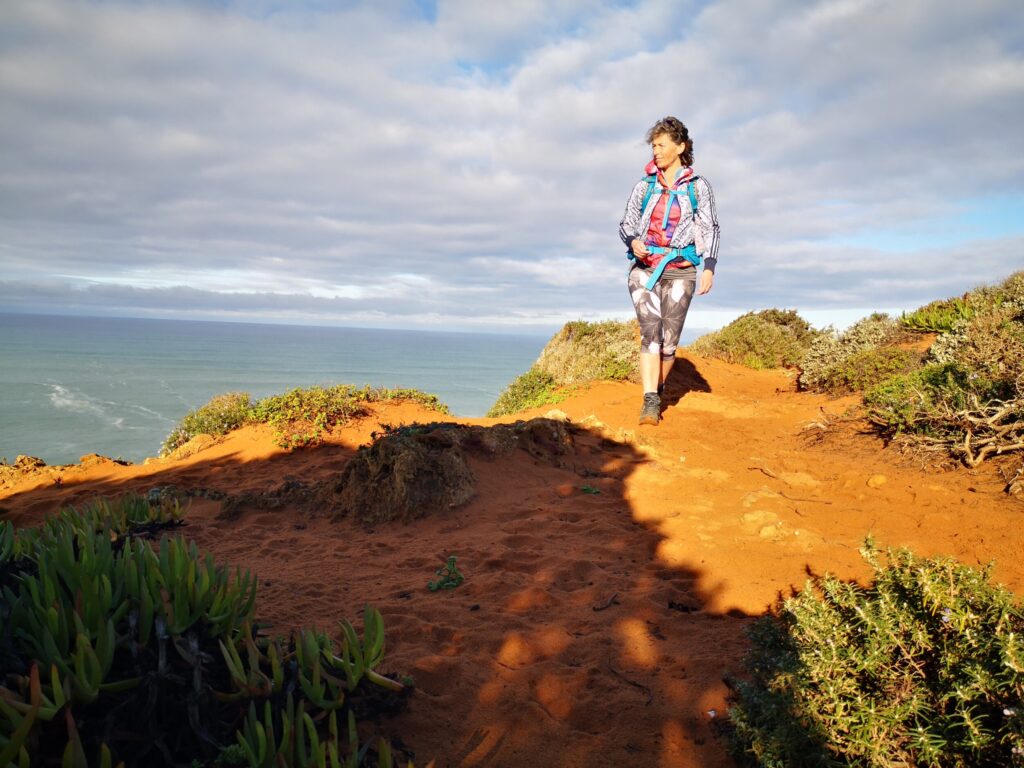 Wandelen langs de Portugese kust in de lentezon