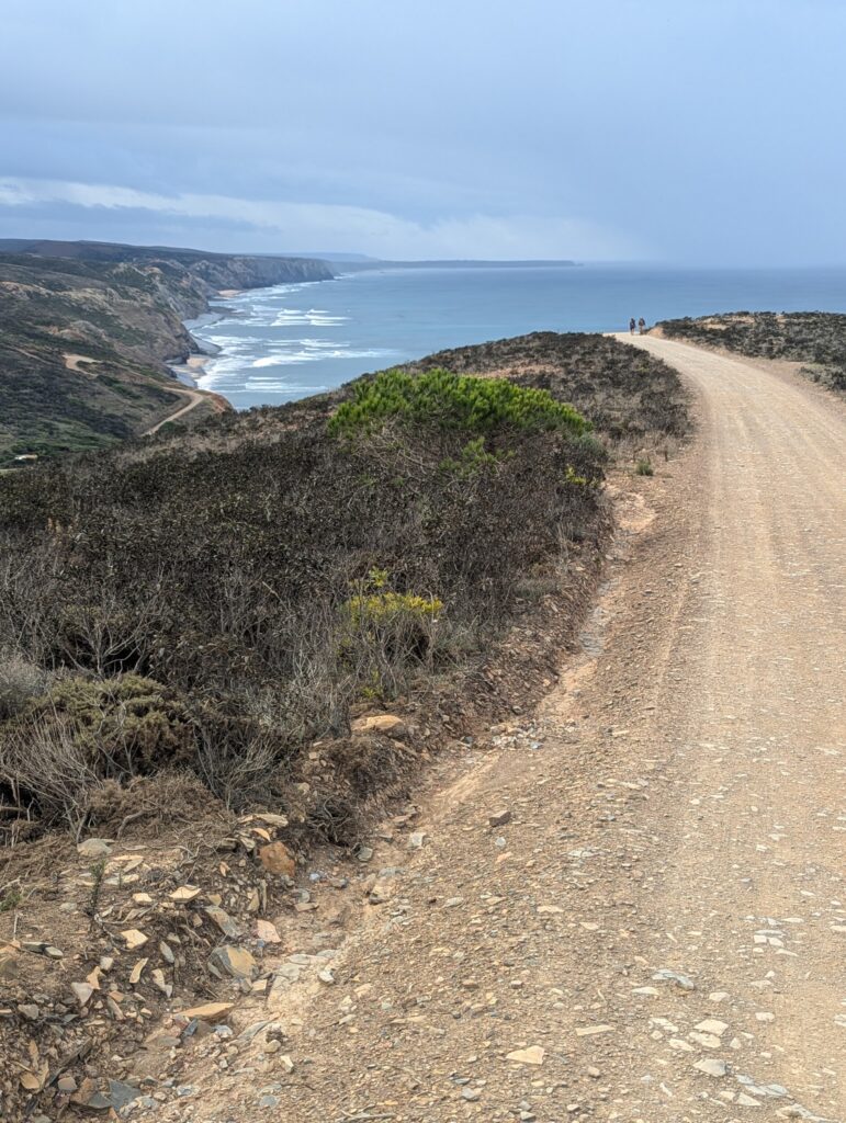 Wandelreis in Portugal - Zinvol Reizen - Reflecteren op je leven op de Rota Vicentina - Lange zandwegen langs de Portugese kust