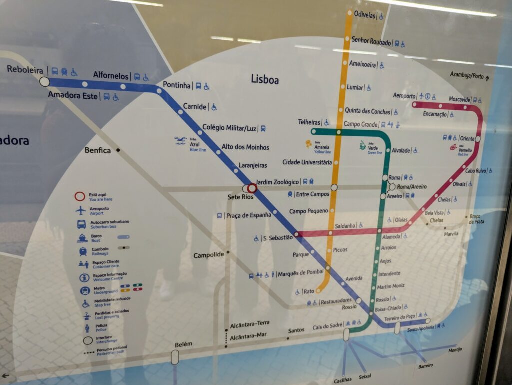 Plattegrond metrokaart Lissabon - Verken de wijken van Lissabon via de kust van Bordalo II