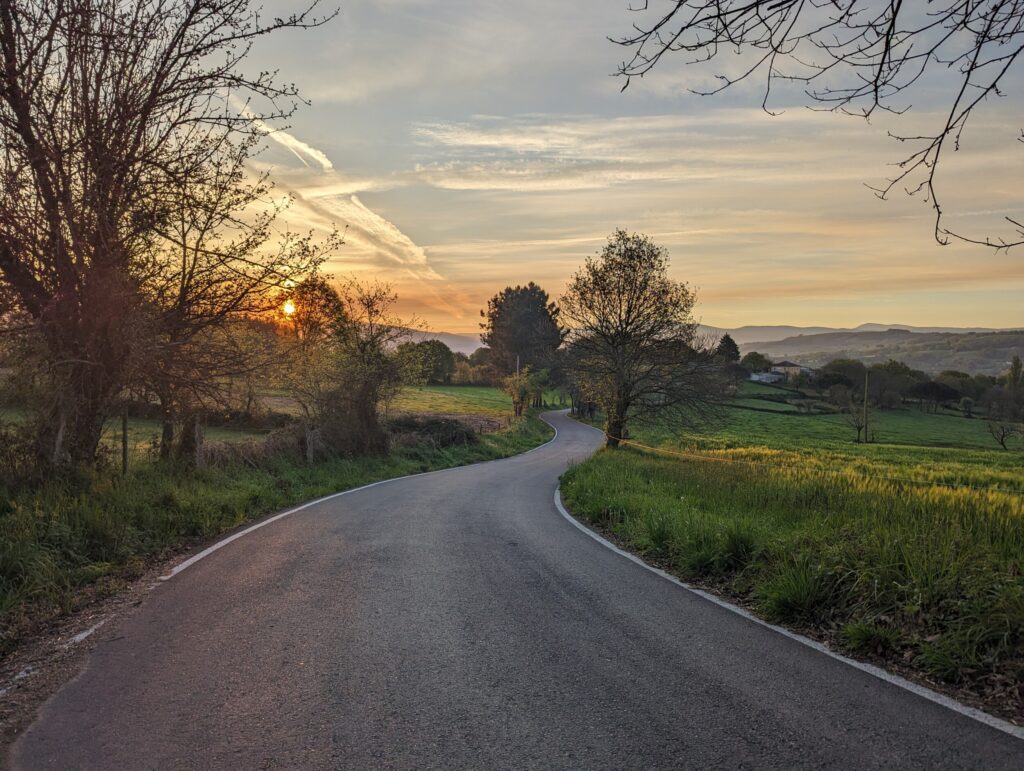 Zonsopgang op de pelgrimstocht in Spanje - 10 x Camino de Santiago gezondheidstips