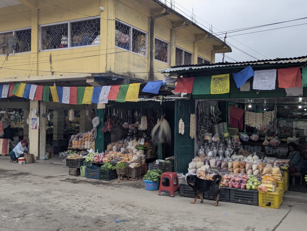 Straatbeeld centrum Bomdila - Arunachal Pradesh