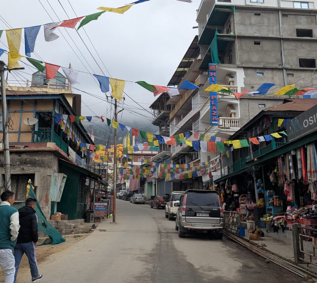 Winkelstraat in Bomdila - Mainstreet Bomdila, Arunachal Pradesh