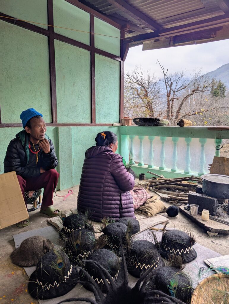 Yak haar hoeden maken - Mukto Arunachal Pradesh