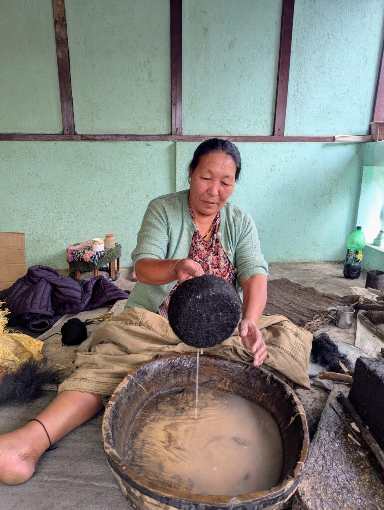 Yak haar hoeden maken - Mukto Arunachal Pradesh