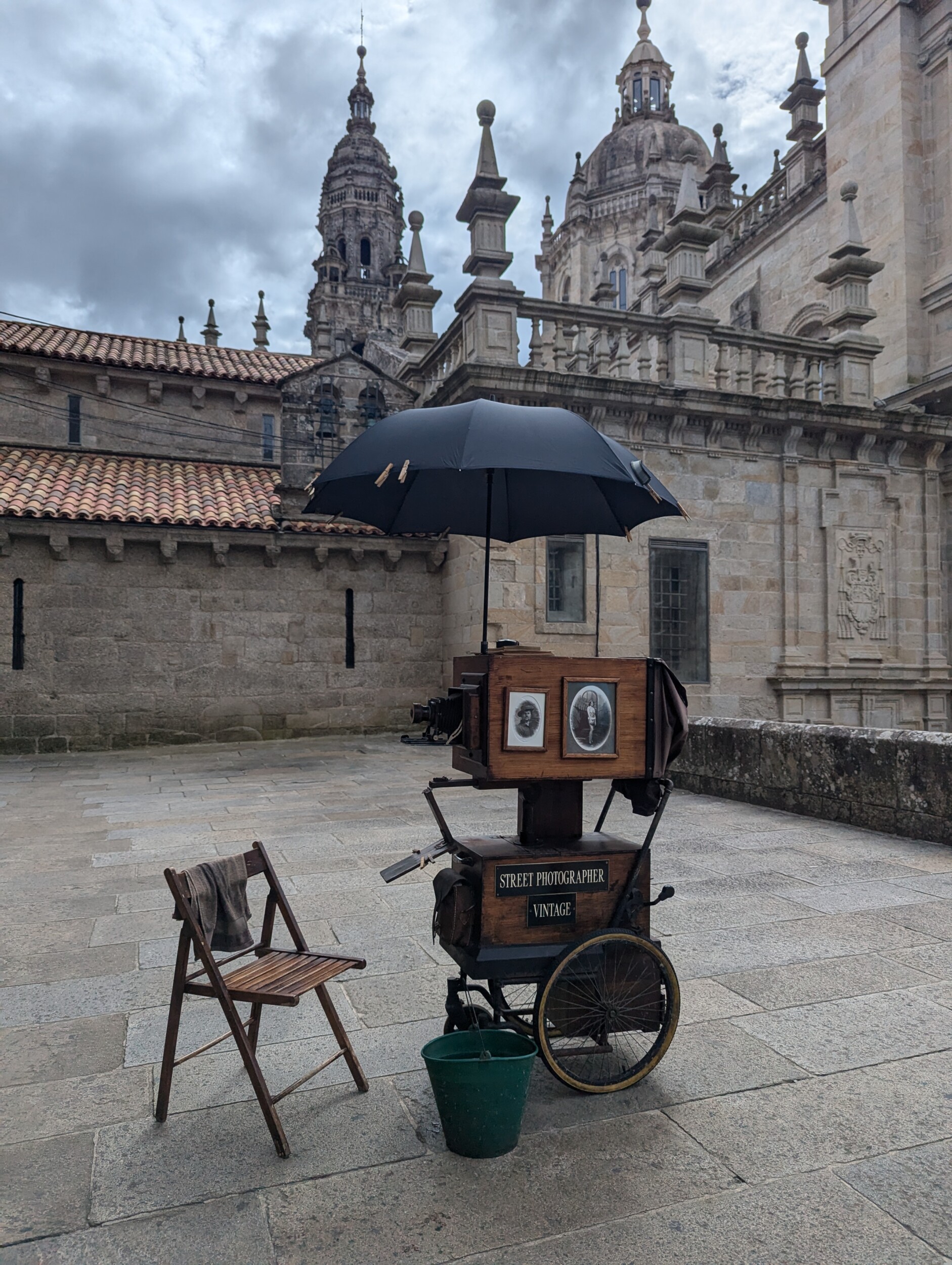 achter de kathedraal van Santiago de Compostela - Zinvol Reizen