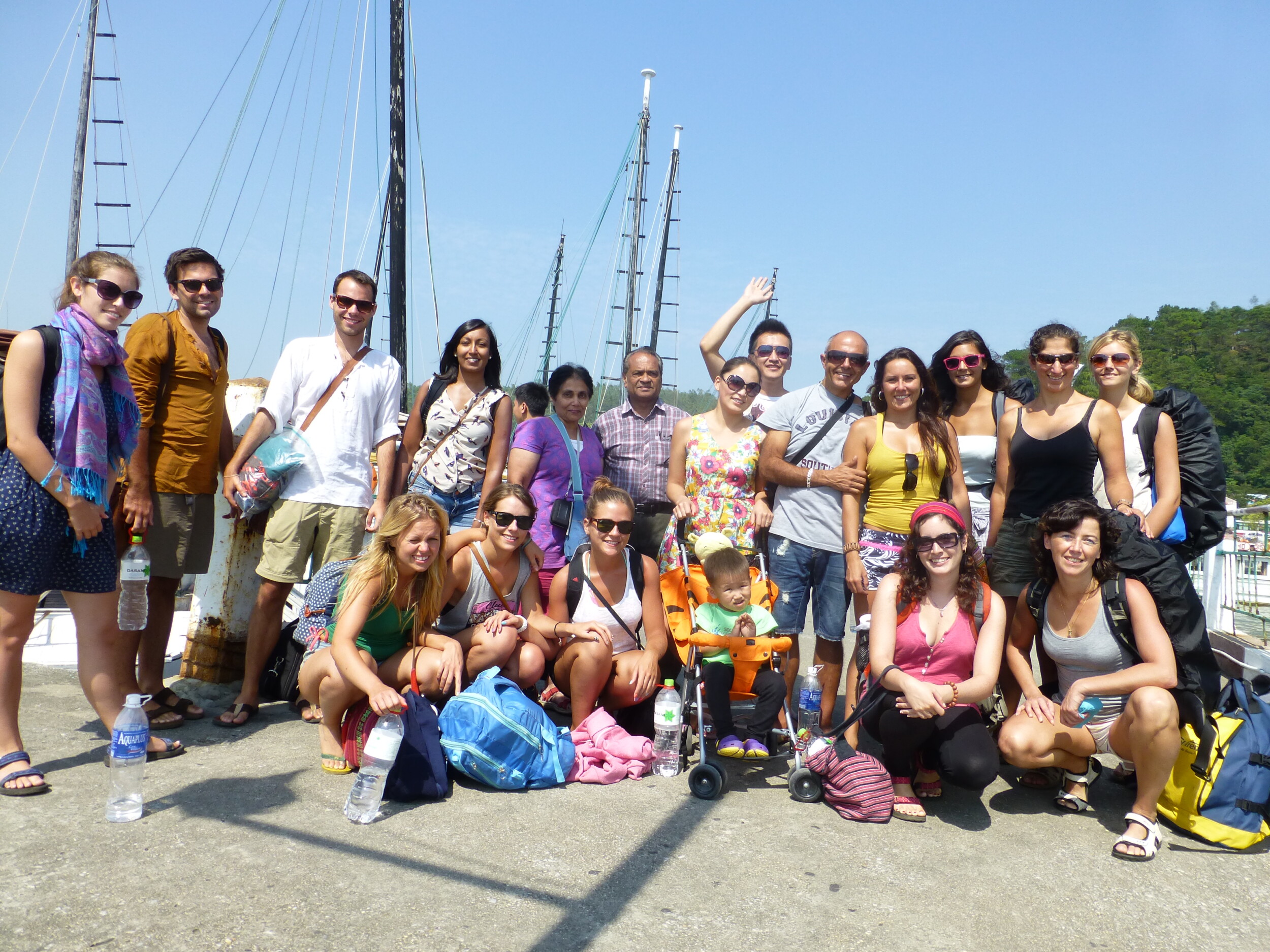 Groep van een trip naar Halong Baai, meerdere groepen samen