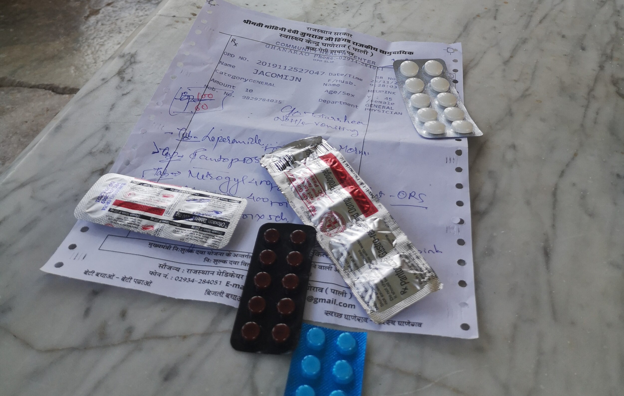 De Kunst van het Reisapotheek Samenstellen: Jouw Complete Gids voor 2025