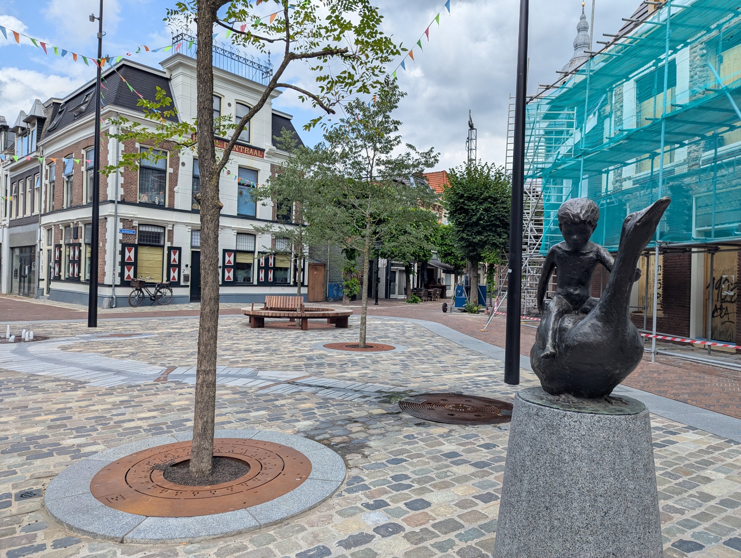 Jongentje op de gans - Almelo
