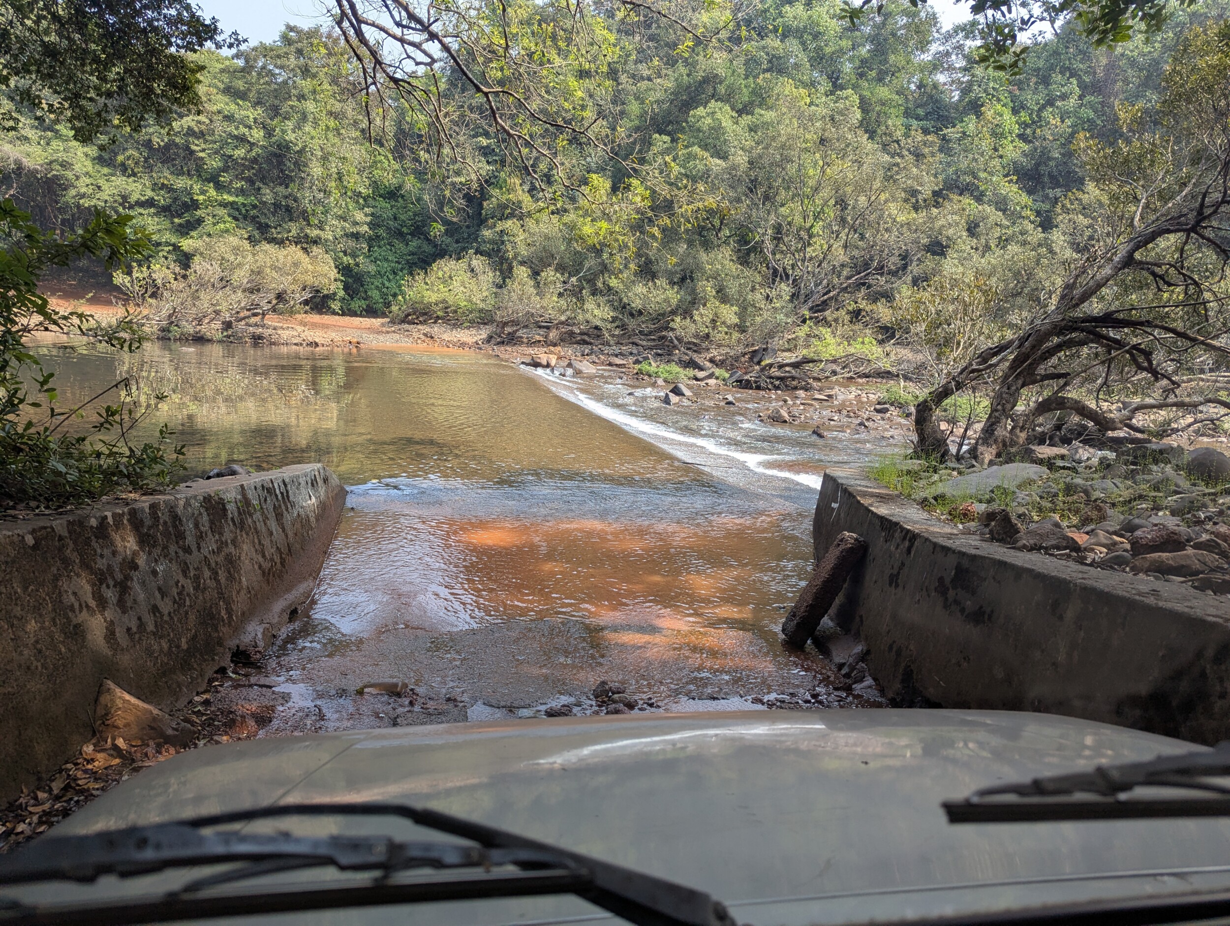De weg naar de Dudhsagar watervallen - Goa India