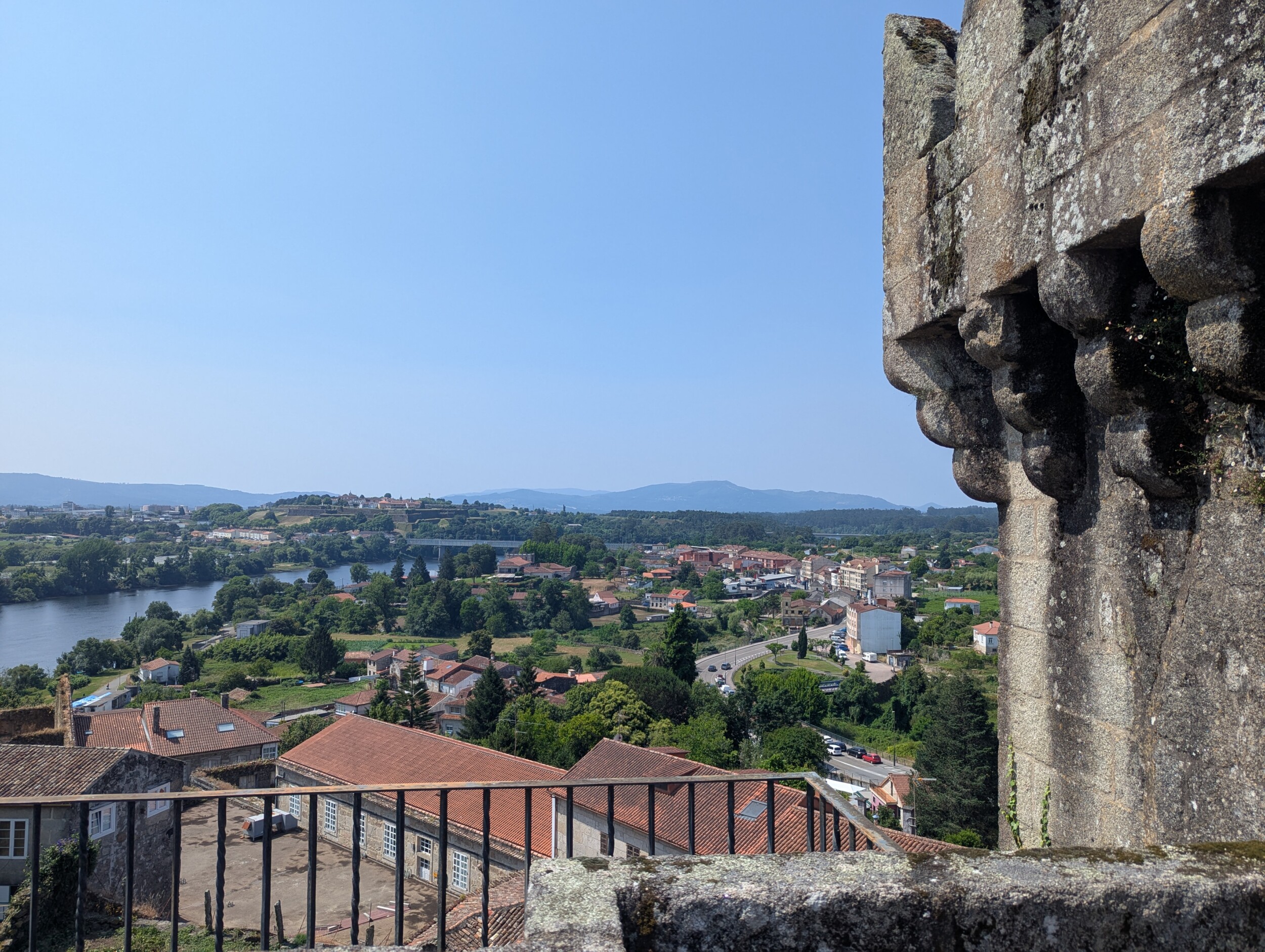 Vanaf Valenca zicht op Tui - Portugal / Spanje