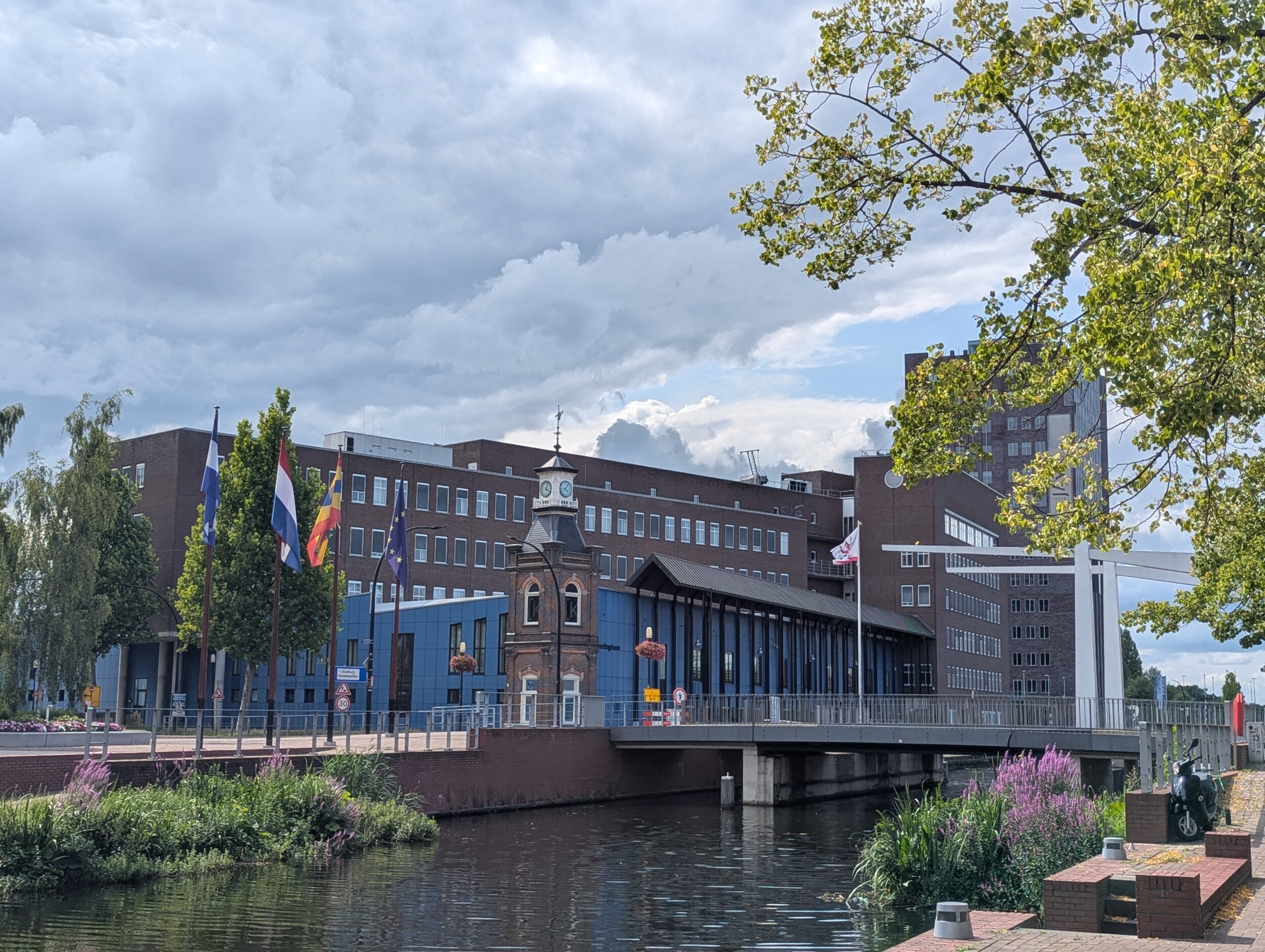 Torentje, rechtbank Almelo - UIt in Almelo