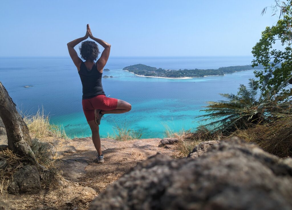 asana tijdens een wandeling in Thailand