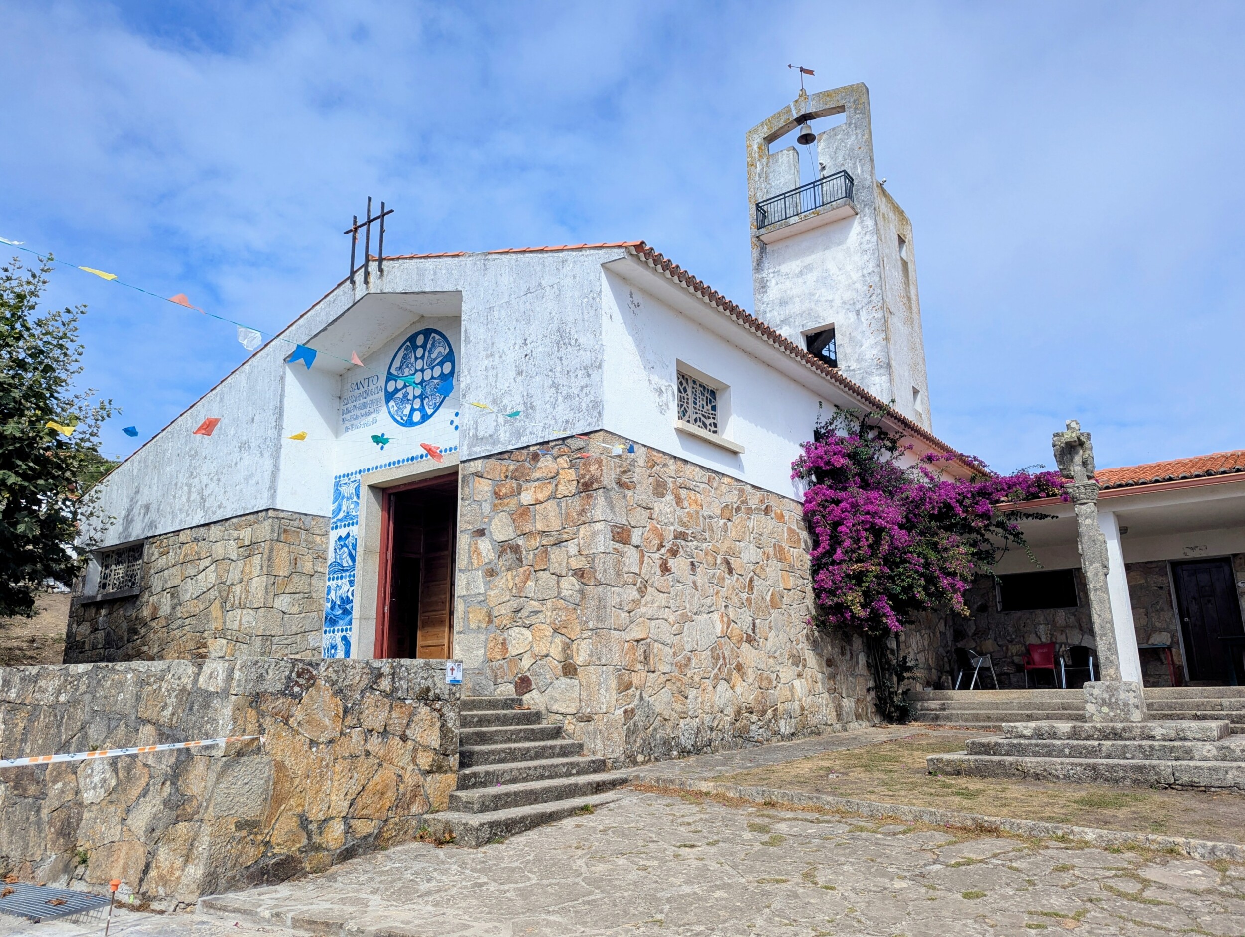 Kerk op het Eiland - Tegenover het museum