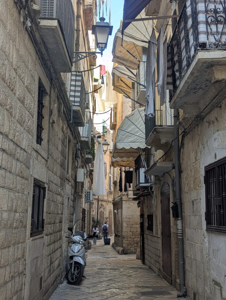 Straat in oude stad Bari, italie