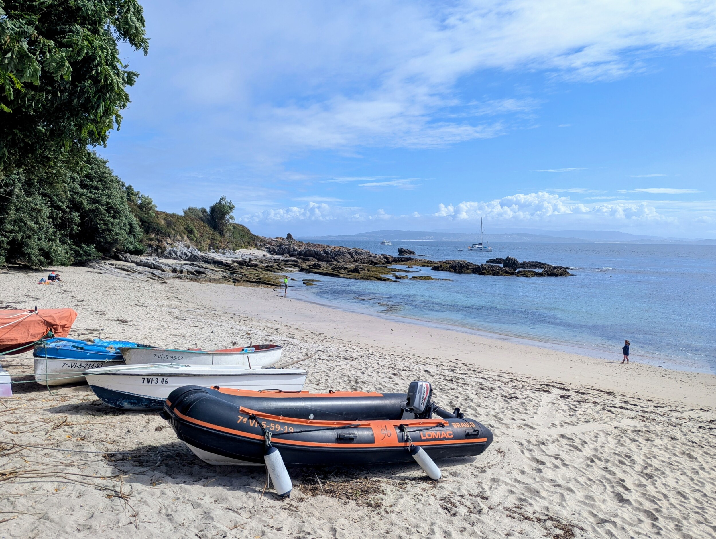 Strand bij aanlegsteiger - Ons Eiland