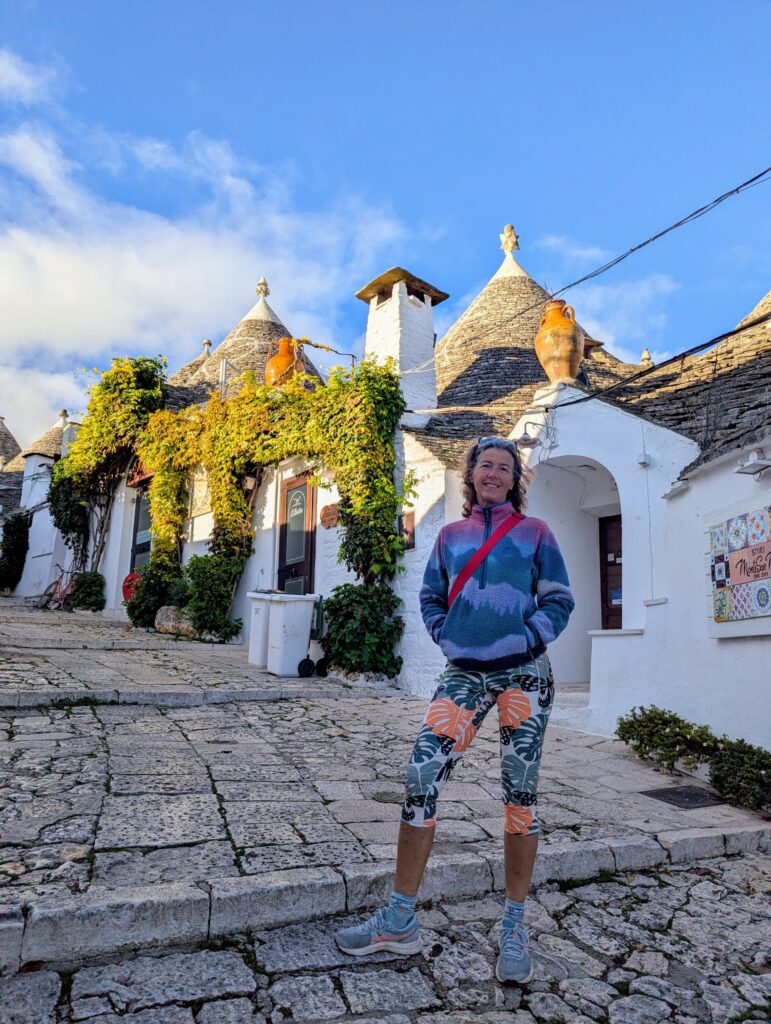 De ochtend scheen de zon in Alberobello Puglia