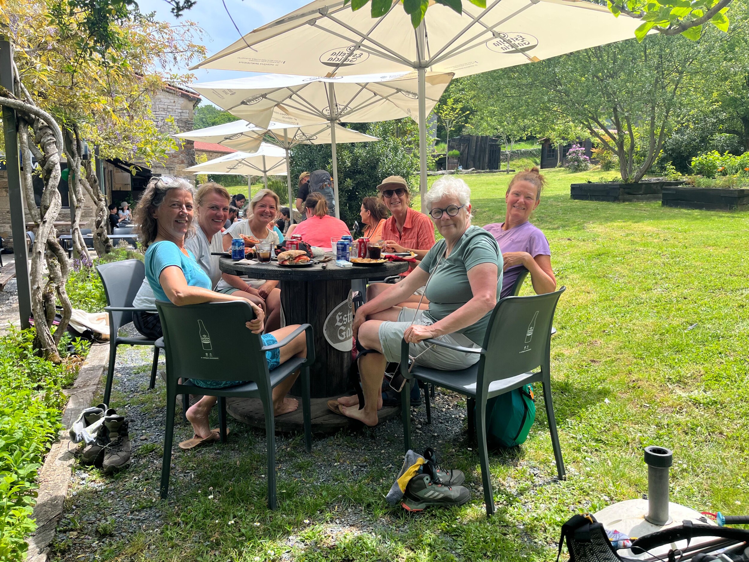 Schoenen uit tijdens lange pauzes is mijn strategie - Voetverzorging onderweg