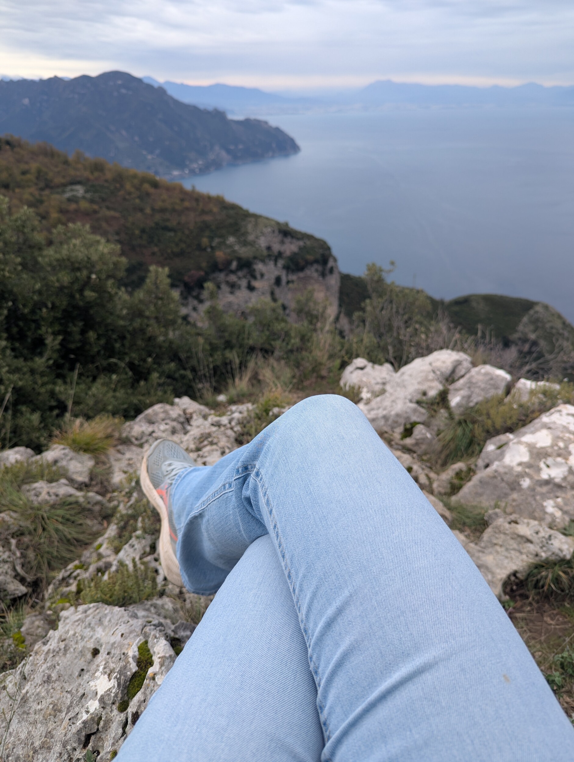 Wandelen aan de Amalfikust: mijn ervaring met de Path of the Gods, Sentiero dei Limoni en praktische tips voor verblijf, vervoer en de mooiste routes.