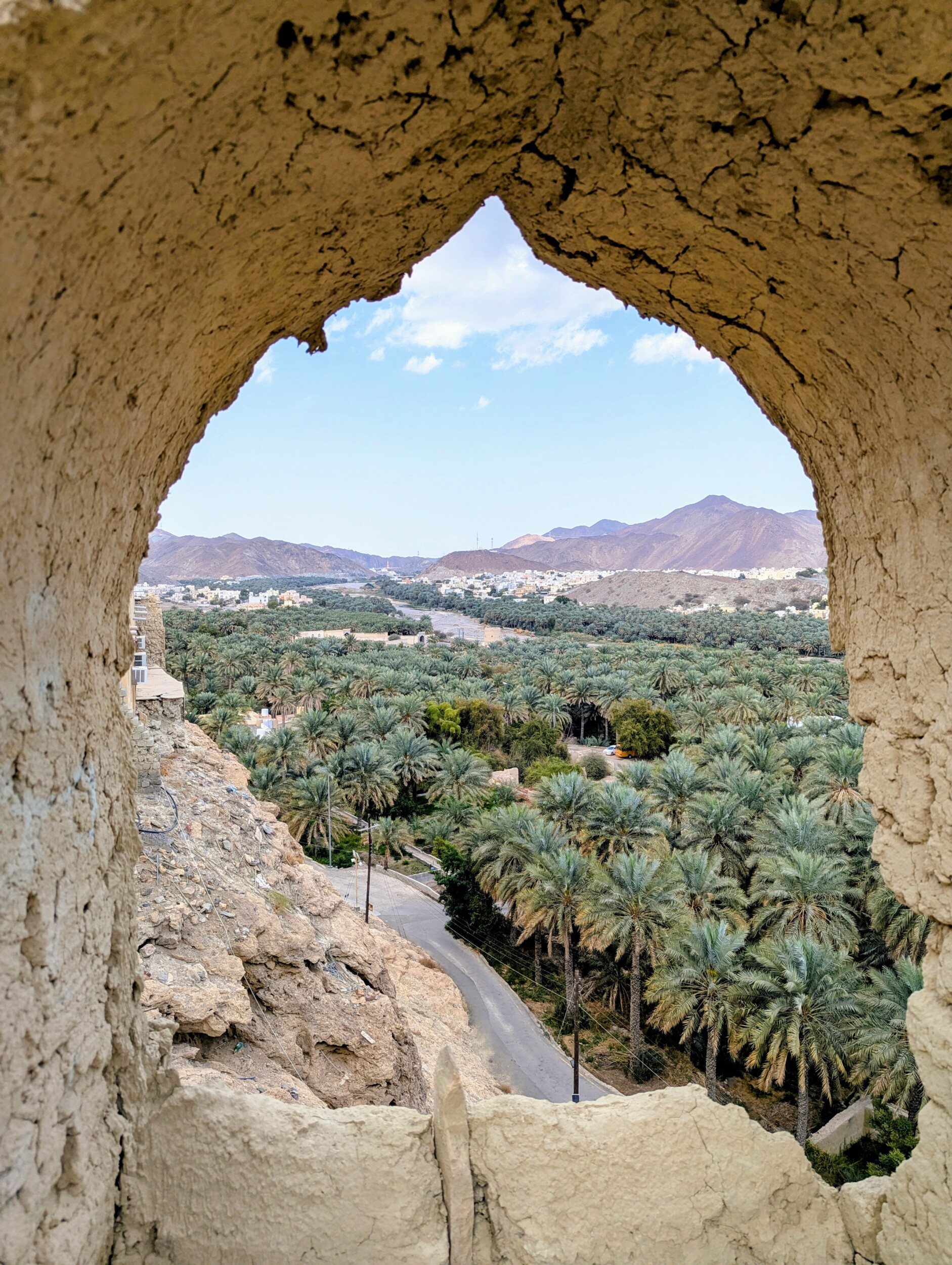 Lopen in het oude Fanja Fort Oman