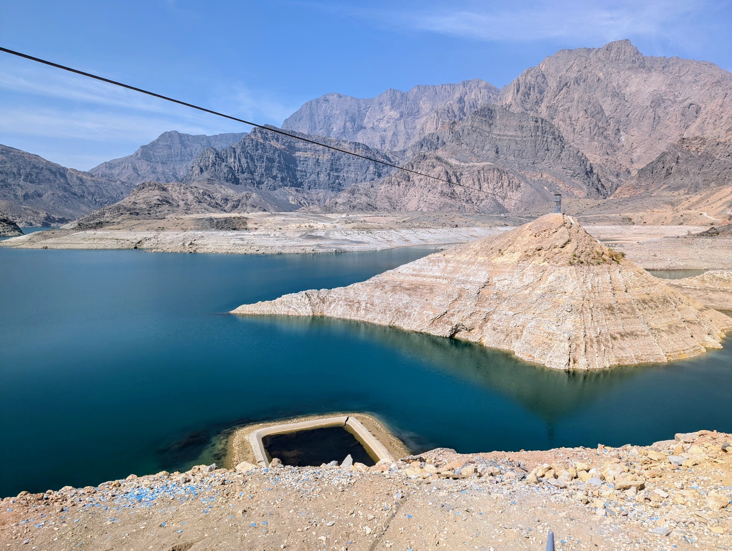 Zipline boven het Wadi Dayqah meer