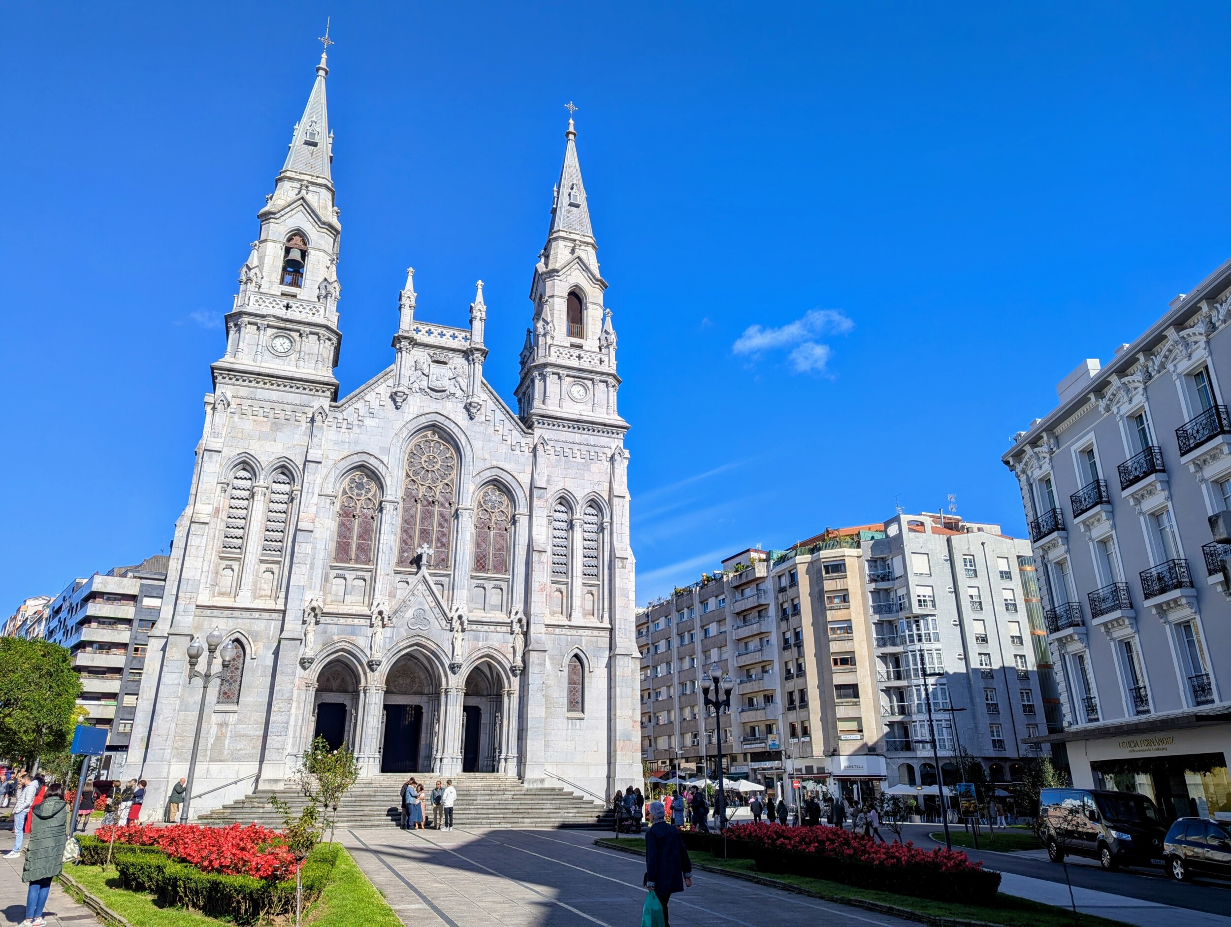 Het prachtige Iglesia de Santo Tomás de Canterbury in Aviles Asturias Spanje