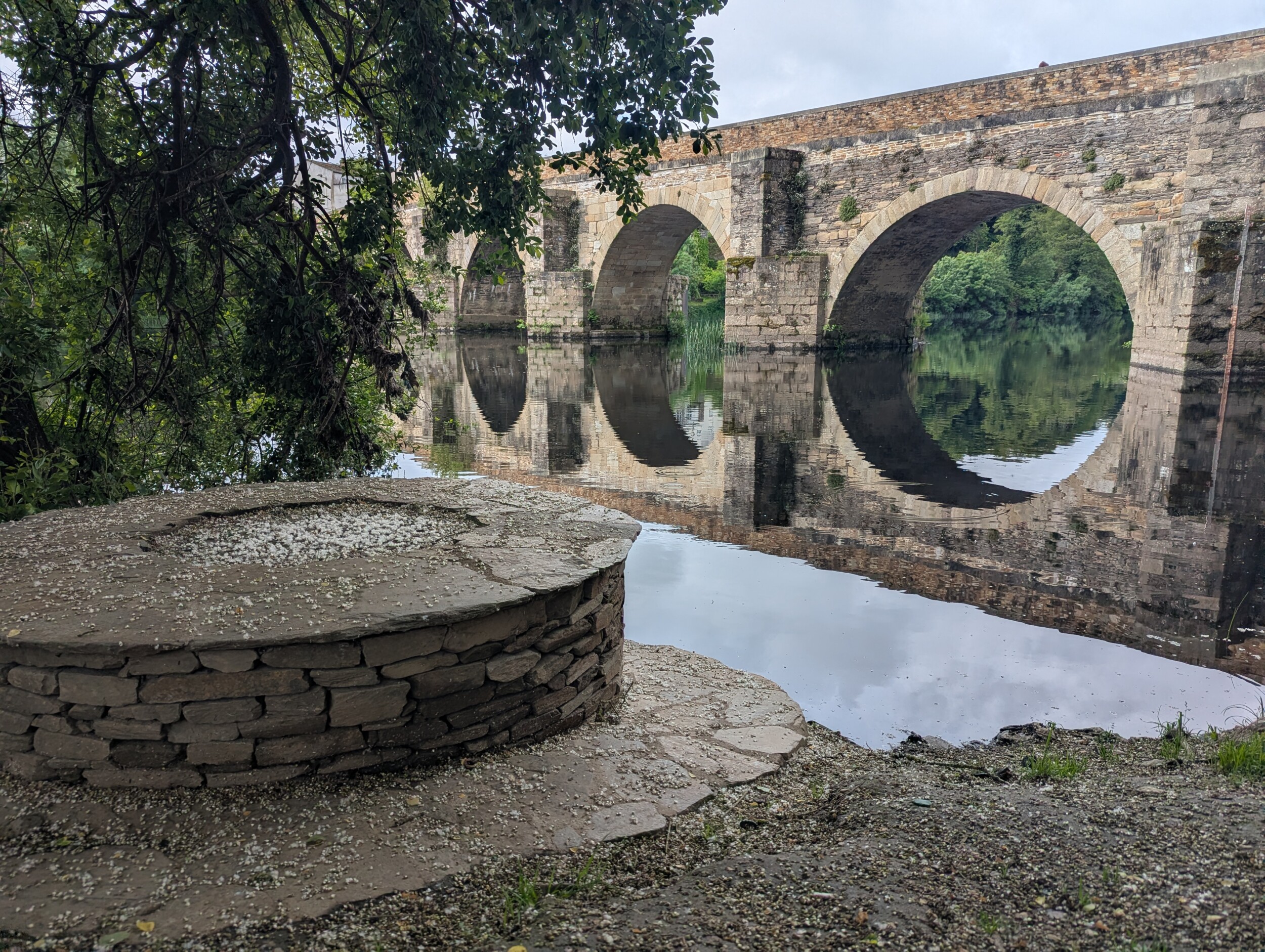 Ponte Vella, de Romeinse brug uit de eerste eeuw over de Miño