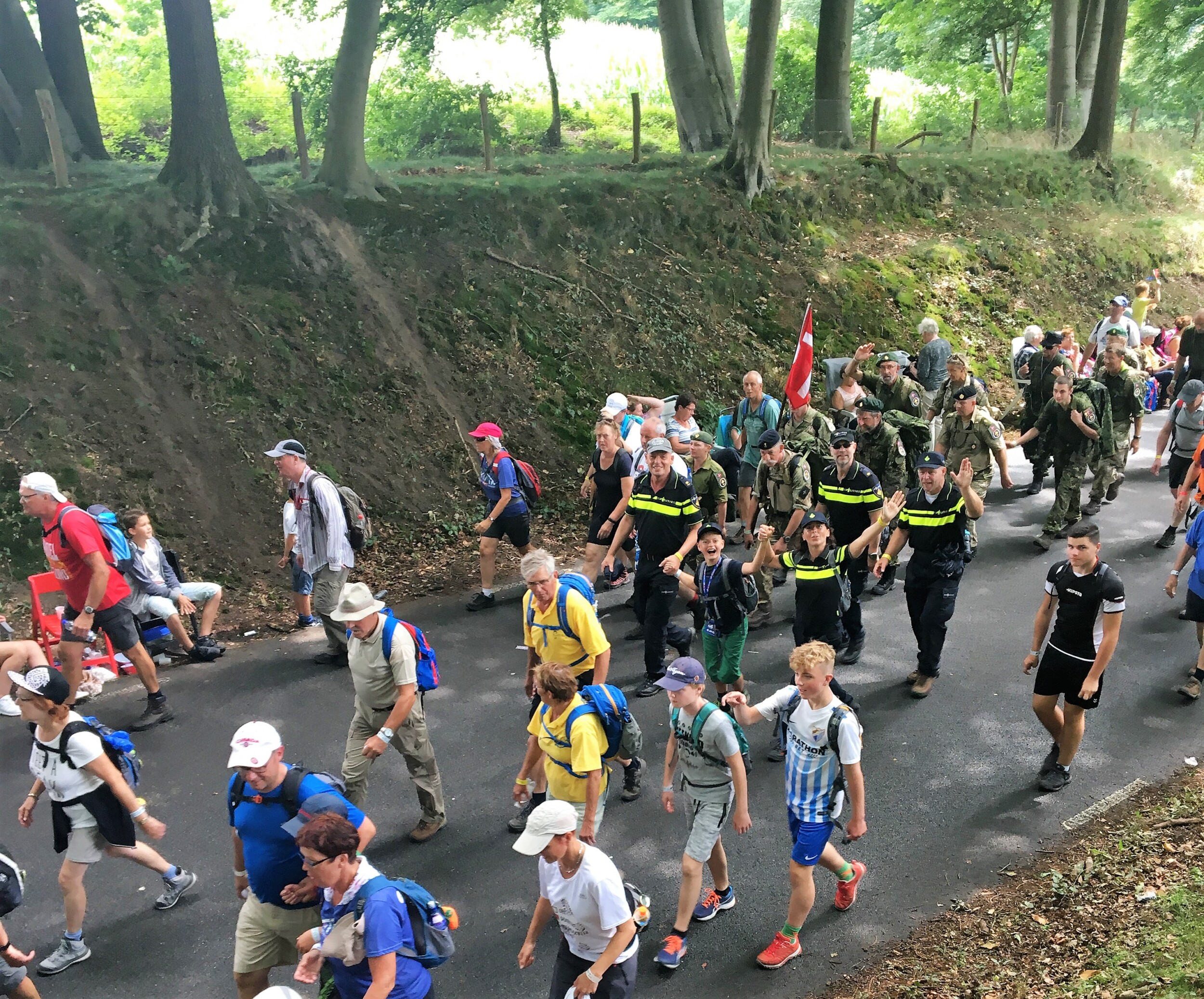 Hikers rash voorkomen - Niet in uniform lopen